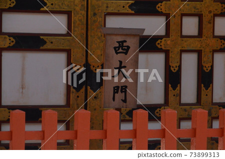 "Saidaimon" seen from the inside (Usa Jingu / Usa City, Oita Prefecture) "Saidaimon" seen from the inside (Usa Jingu / Usa City, Oita Prefecture) 73899313