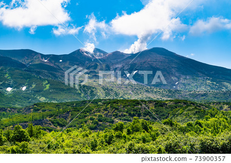 從北海道美瑛町看的十勝岳 73900357