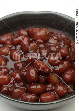 Boiled red beans 73900380