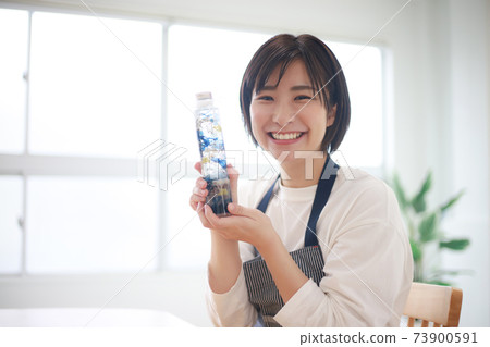 Woman with herbarium 73900591