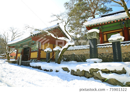 Snowy landscape, winter landscape, Baekyangsa Temple 73901322