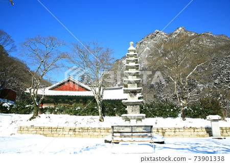 Snowy landscape, winter landscape, Baekyangsa Temple 73901338