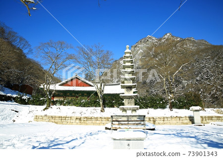 Snowy landscape, winter landscape, Baekyangsa Temple 73901343