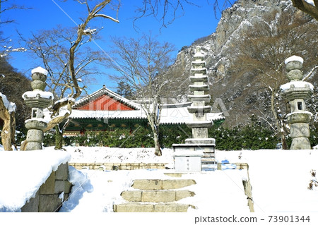 Snowy landscape, winter landscape, Baekyangsa Temple 73901344