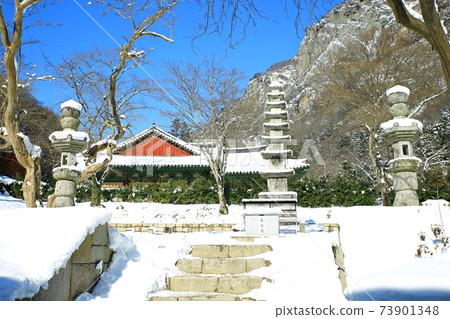Snowy landscape, winter landscape, Baekyangsa Temple Snowy landscape, winter landscape, Baekyangsa Temple 73901348