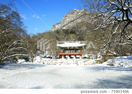 Snowy landscape, winter landscape, Baekyangsa Temple Snowy landscape, winter landscape, Baekyangsa Temple 73901406