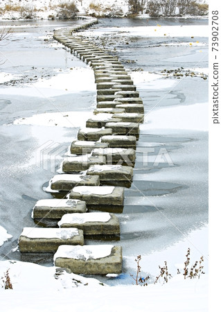 Stepping Stone Bridge, Winter Scenery Stepping Stone Bridge, Winter Scenery 73902708