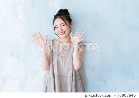 20多歲的女性中有10位 73905640