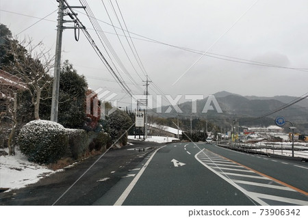 下雪的縣道31號冷浪入侵湯口口溫泉“京月” 73906342