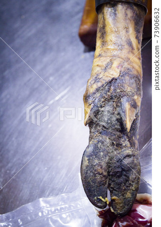 Spanish acornfed ham leg 73906632