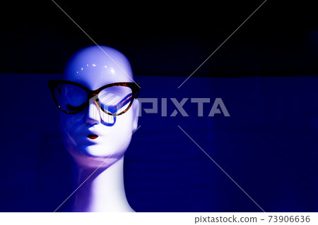 Unisex mannequin head with glasses Unisex mannequin head with glasses 73906636