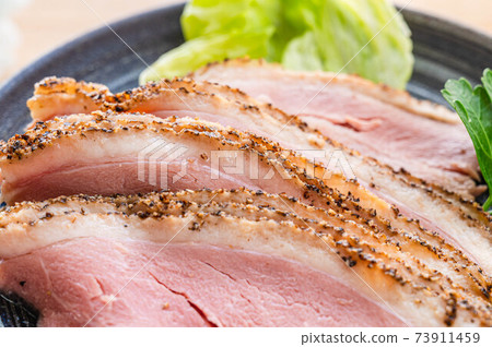 Sliced duck pastrami 73911459
