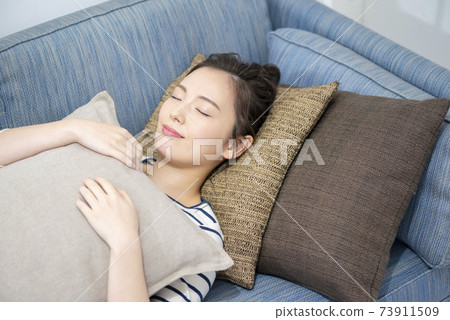 Women relaxing sofa 73911509