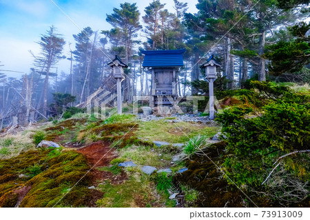A shrine beside the Misen Okumiya 73913009