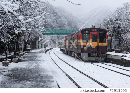 Watarase Valley Railway in winter 73915993