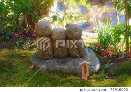Ryoen Jizo with the bright sunlight of Hase-dera Ryoen Jizo with the bright sunlight of Hase-dera 73916090