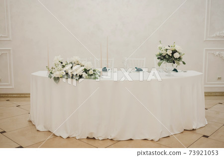 classic restaurant table decoration 73921053