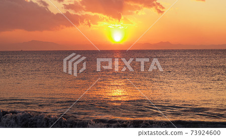 Dawn on the Miura Beach, Miura City, Kanagawa Prefecture, on the Shonan Miura Peninsula 73924600