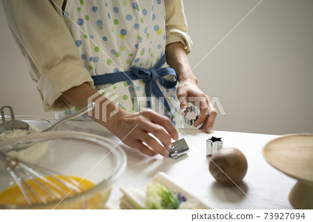 Women's hand making candy 73927094