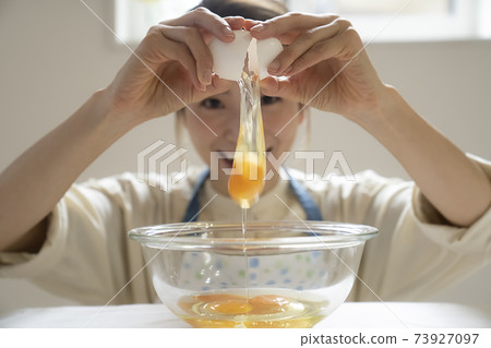 打破雞蛋的女人 打破雞蛋的女人 73927097