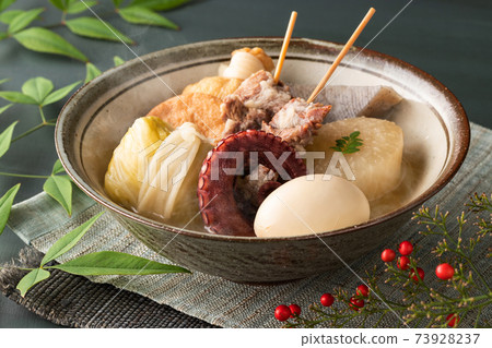 Warm oden with a slight steam 73928237