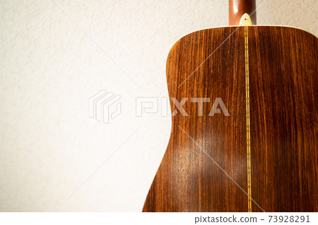 原聲吉他白色背景 原聲吉他白色背景 73928291