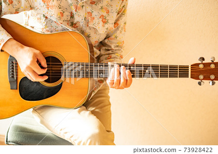Playing the guitar for the first time in a long time in a self-restraint life Playing the guitar for the first time in a long time in a self-restraint life 73928422