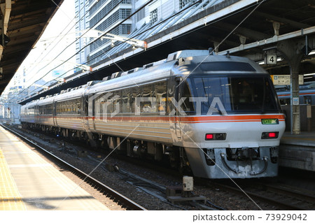 Limited express Limited express 73929042
