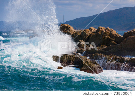 Rough waves in Kamogaura, Wajima City, Noto Peninsula 73930064