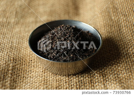 Tea leaves of black tea. 73930766