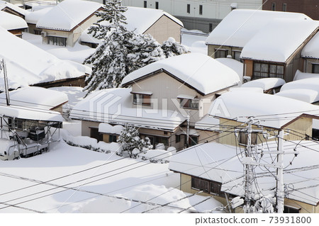 從高處看的上越市的雪景 73931800