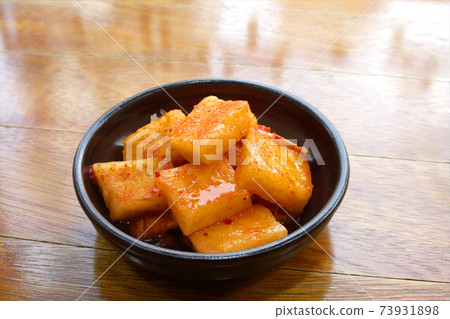 碗和泡菜，gandugi泡菜，蘿蔔 73931898