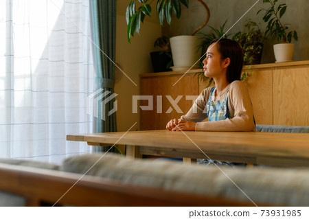 Lazy housewife 73931985