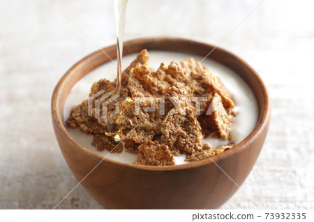 Breakfast cereal pouring honey 73932335