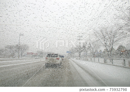 Snowy scenery outside the window, Snowy scenery outside the window, 73932798