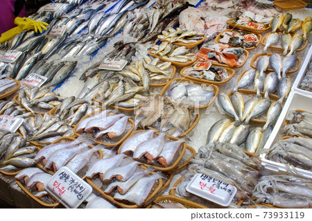 Fish in the fish market, Fish shop in the fish market, 73933119