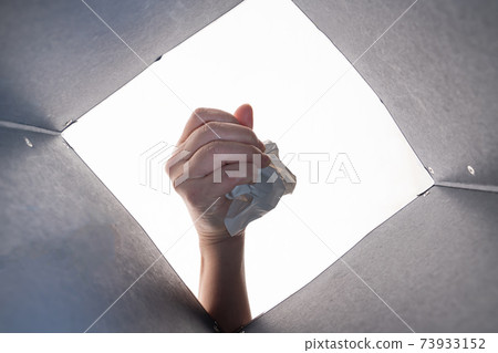 垃圾桶手邊的垃圾（從內部取） 73933152