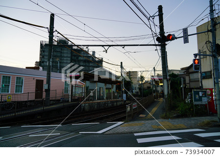 Toden-Arakawa Line stop Arakawa-Nanachome Station building and railroad crossing Toden-Arakawa Line stop Arakawa-Nanachome Station building and railroad crossing 73934007