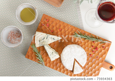 Camembert cheese and blue cheese 73934363