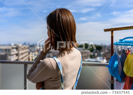 Housewife's worries Housewife's worries 73937545