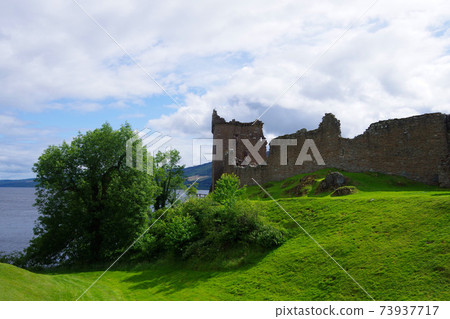 尼斯湖,湖邊的歷史建築 尼斯湖,湖邊的歷史建築 73937717