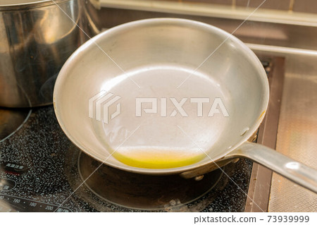 Cooking pasta Cooking pasta 73939999