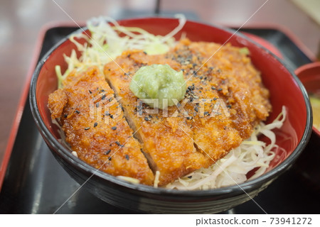 在服務區吃了芥末勝don 在服務區吃了芥末勝don 73941272