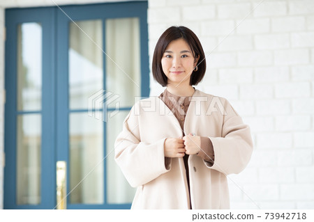 Women going to work 73942718