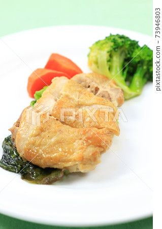 美味的雞肉照燒 美味的雞肉照燒 73946803
