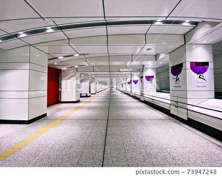 Shinjuku West Exit Chuo-dori Underpass with nobody 73947248
