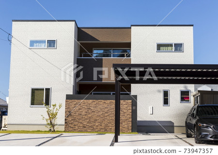 黑車白房子_兩戶住宅 73947357