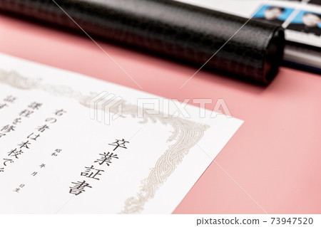 Diploma, round tube and graduation album Diploma, round tube and graduation album 73947520