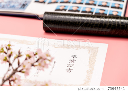 Diploma, round tube and graduation album Diploma, round tube and graduation album 73947541