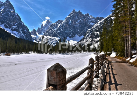 Autumn path 73948285